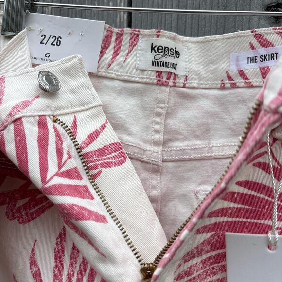 ✨NWT Kenzie Vintage Luce Skirt - Tropical Palm Print Denim w/ Distressed Hem 🌴 - Picture 3 of 6